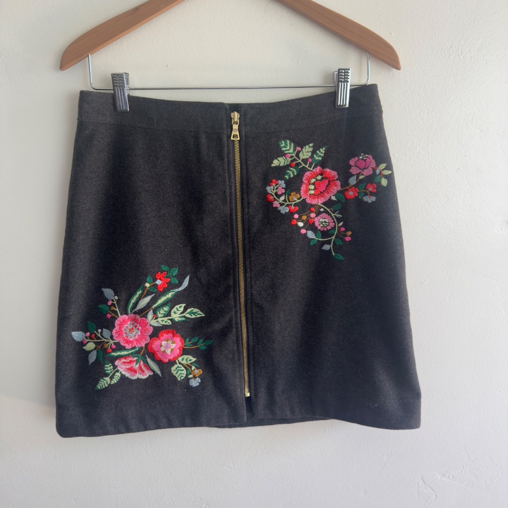 Ann Taylor LOFT Grey Wool Floral Embroidered Front Zipper Pencil Skirt